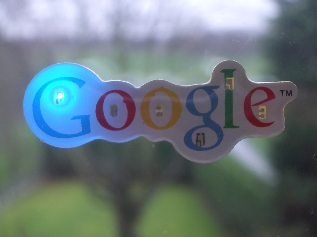 Googleのロゴと窓