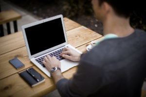 MACを使うビジネスマン